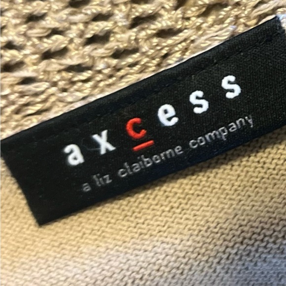 Sleeveless v neck sweater - Picture 12 of 13